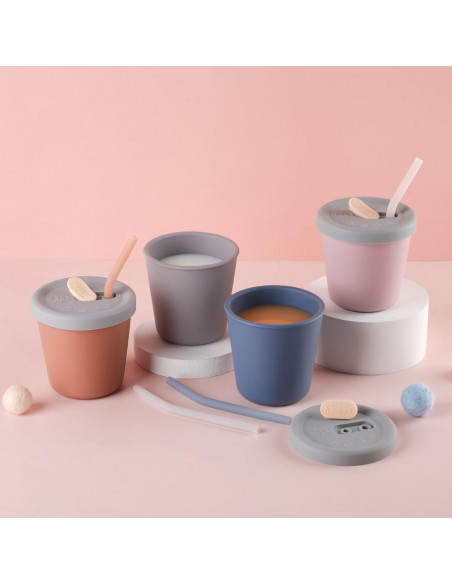 Trinkbecher mit Röhrchen